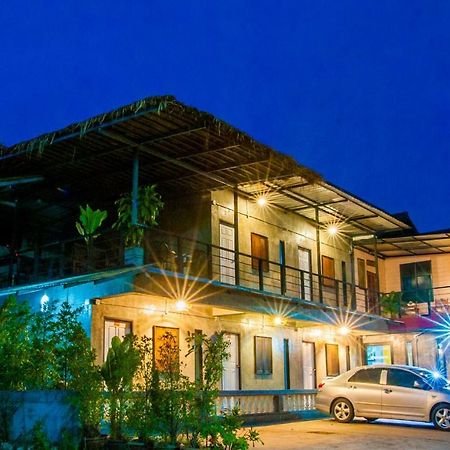 Baantung Homestay Мукдахан Екстериор снимка