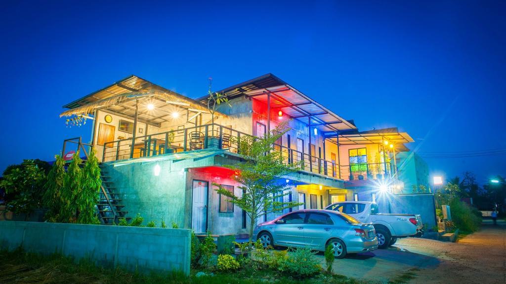 Baantung Homestay Мукдахан Екстериор снимка