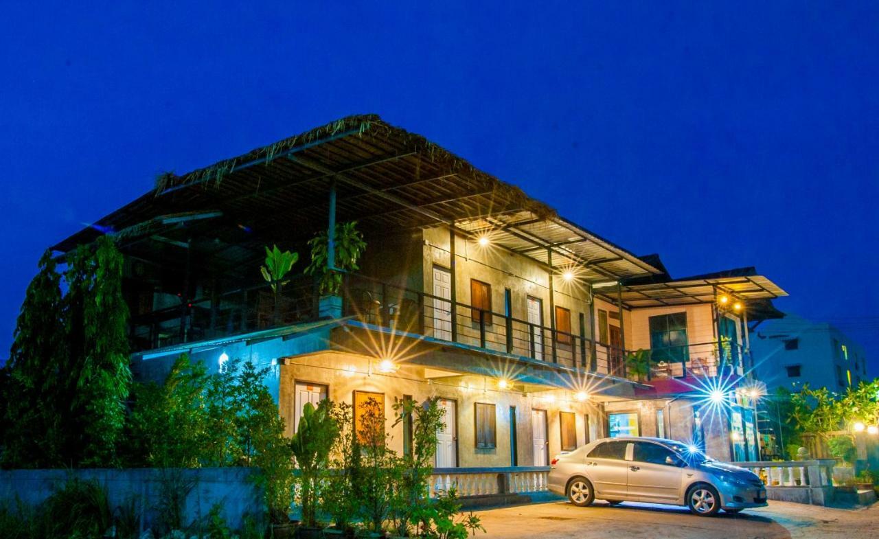 Baantung Homestay Мукдахан Екстериор снимка